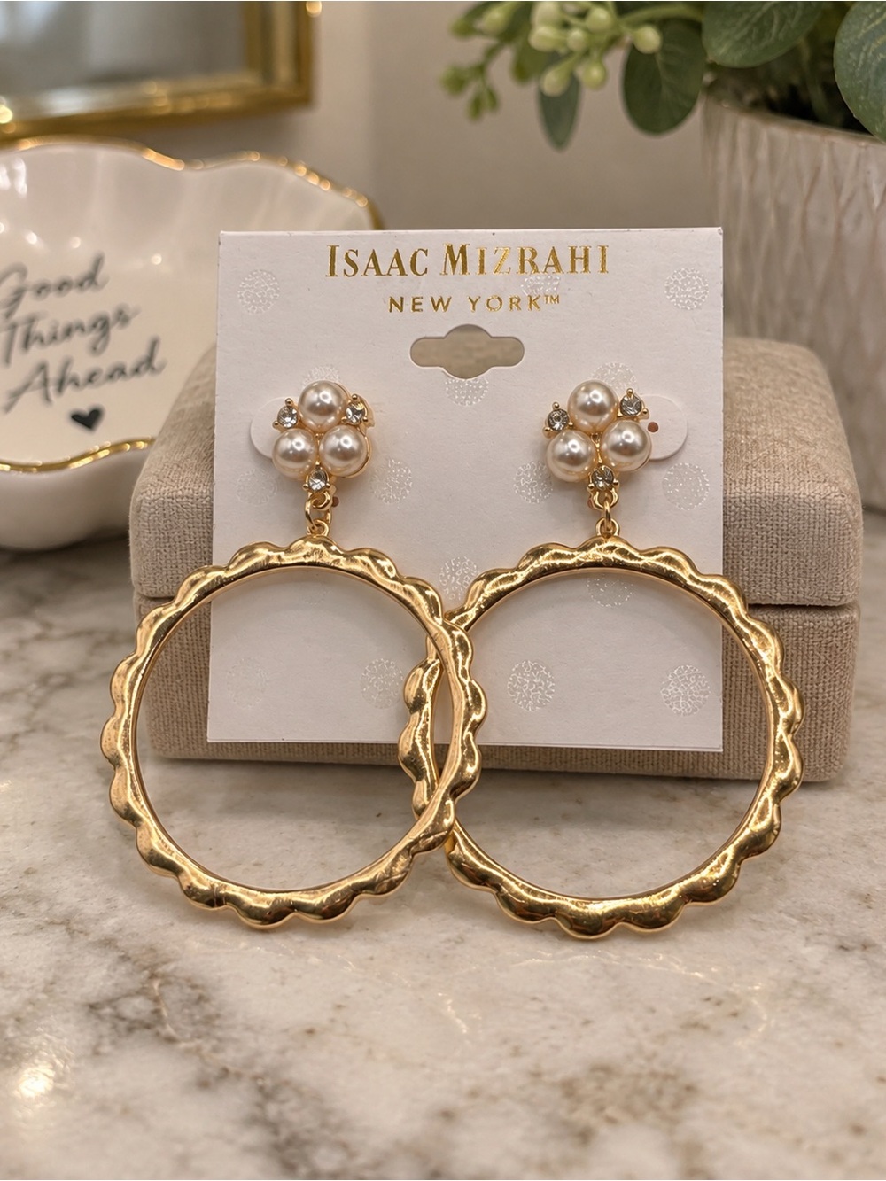 Isaac Mizrahi New York Pearl Cluster Scalloped Hoop Earrings (BR1616/6 po)